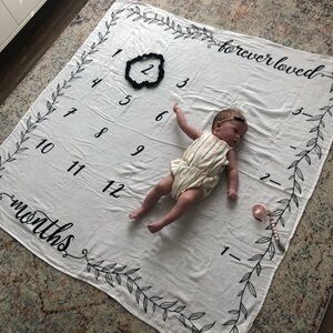 Baby’s first year tracking growth blanket.